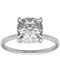 Petite bague de fiançailles avec diamants pavés en couronne et diamant central taille coussin Blue Nile Studio en platine(1/3 carat, poids total)